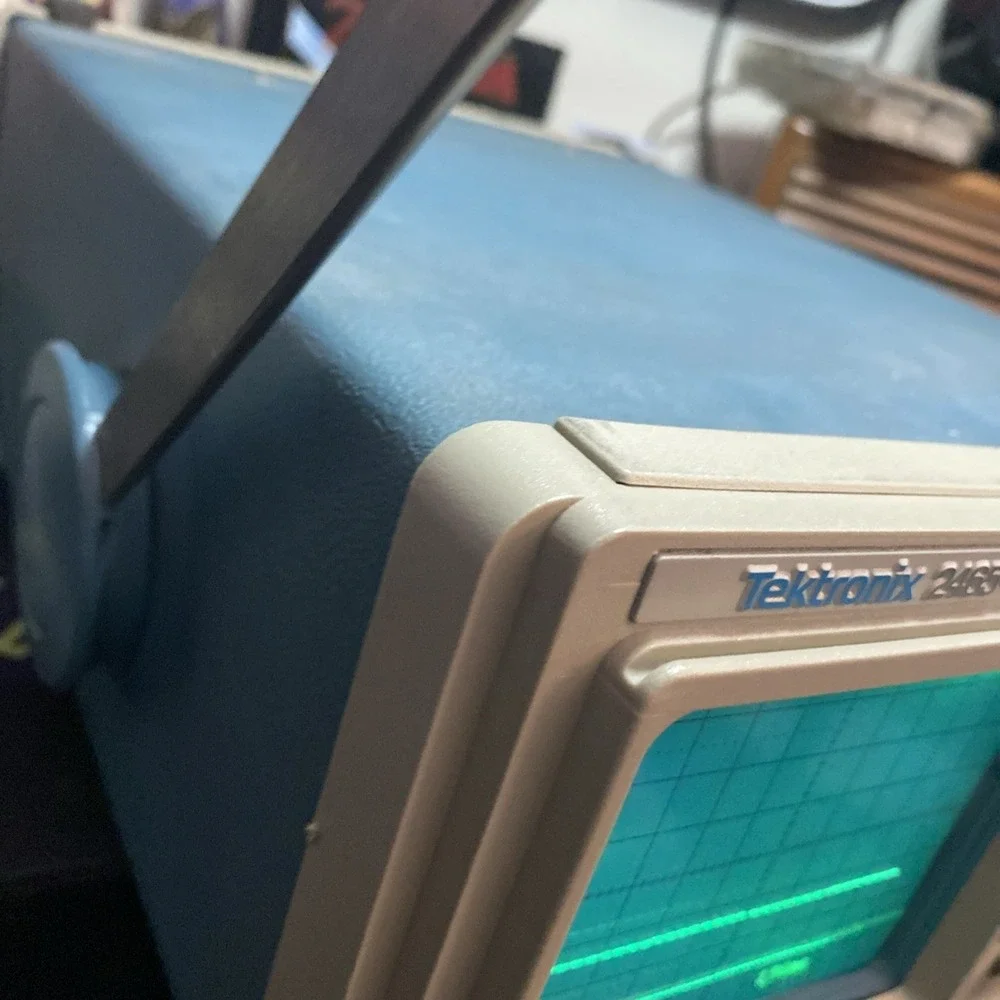 Tektronix 2465 300 MHz Oscilloscope - See Photos Works